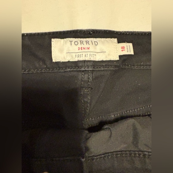 Torrid black denim 7” shorts, 18 - Picture 3 of 9